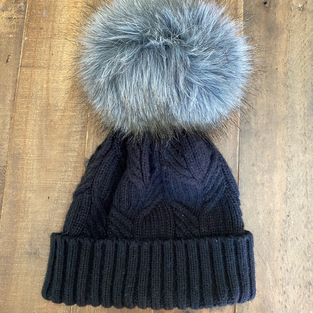 EUC Black The North Face Kids’ Oh Fur Pom Beanie Hat w/ Pom